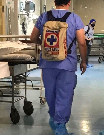 Bolsa promocional del Cemento Cruz Azul.