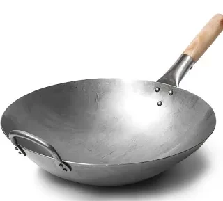Sartén wok. Es redondeada, con un fondo parabólico.