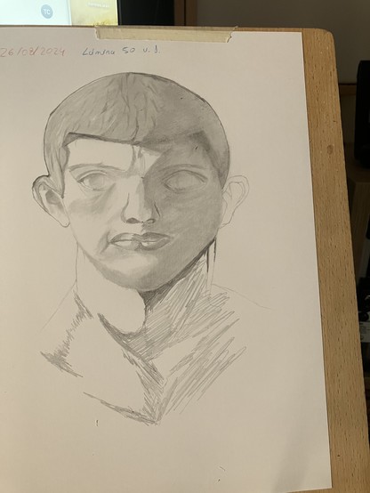 Boceto de una cara humana a medio dibujar