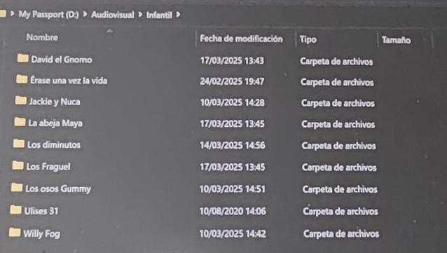 Foto de pantalla de ordenador, donde se ve una carpeta de archivos con varias subcarpetas: David el gnomo, Érase una vez la vida, Jackie y Nuca, La abeja Maya, Los diminutos, Los Fraguel, Los osos Gummy, Ulises 31, Willy Fog.